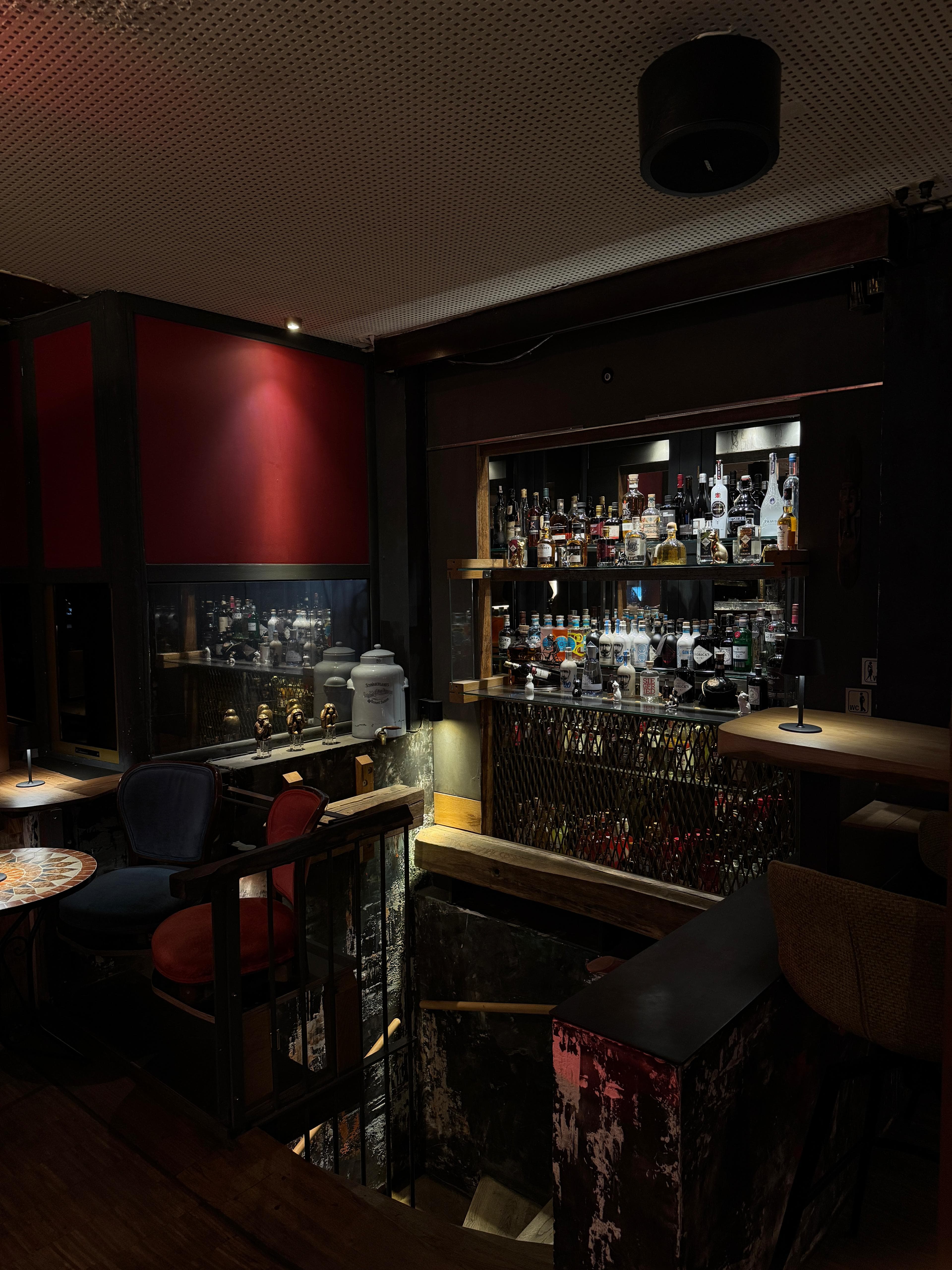 Gemütliche Bar Atmosphäre im Cafe Reisebar